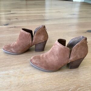 Fergie Carmin Brown Suede Ankle Boot Size 8M - New Without Box